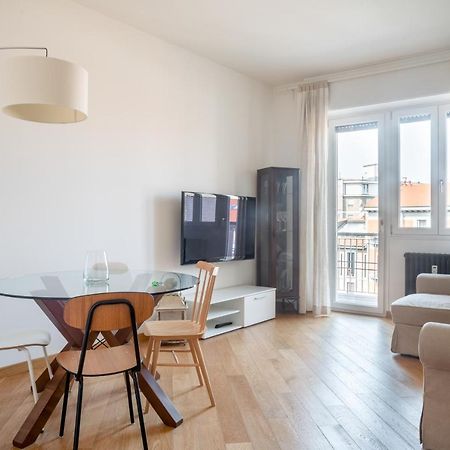 Elegante Bilocale In Zona Tortona Apartment Milan Luaran gambar