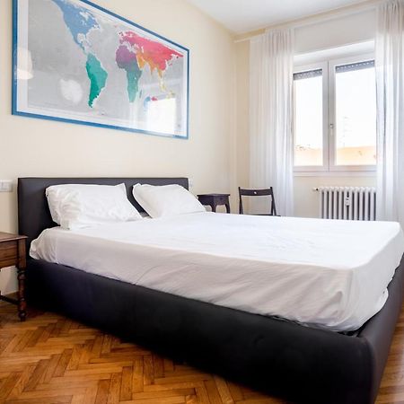 Elegante Bilocale In Zona Tortona Apartment Milan Luaran gambar