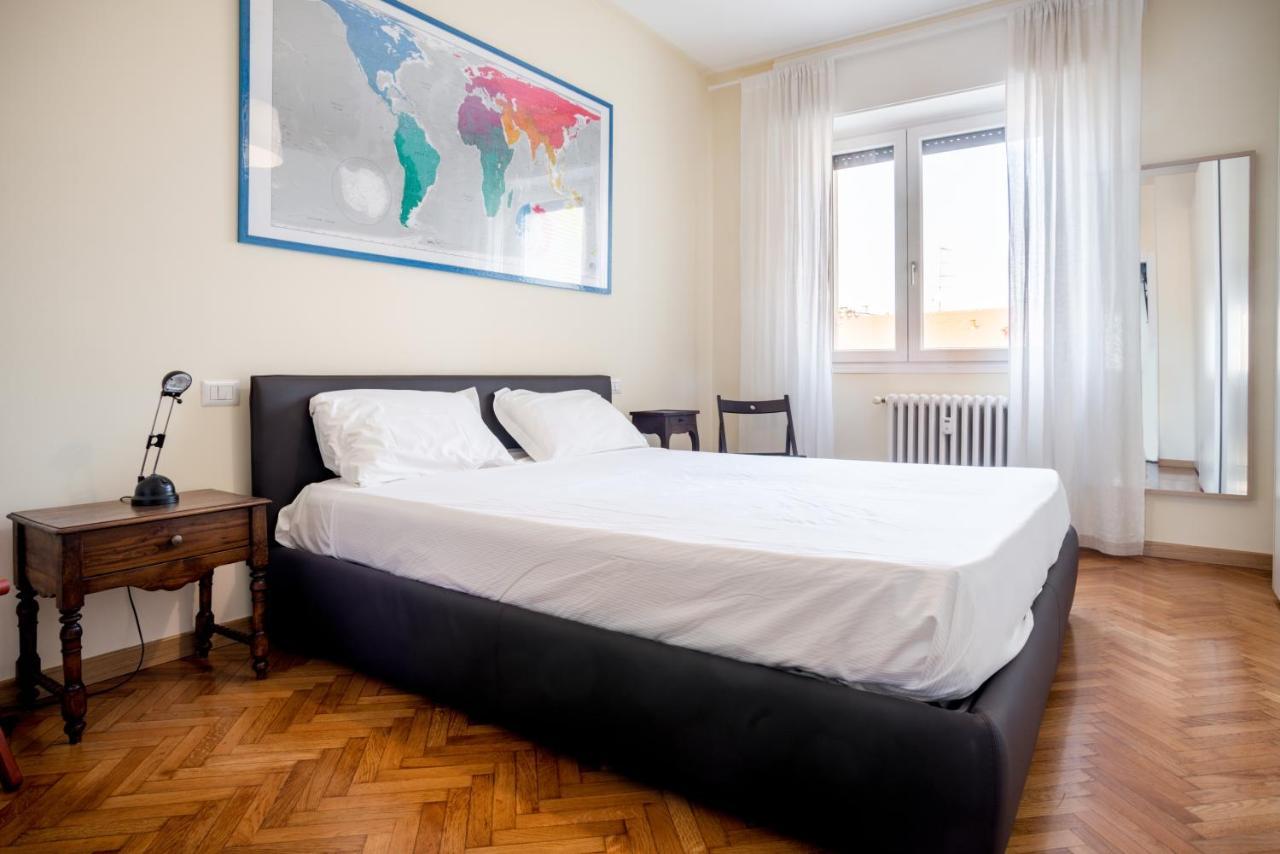 Elegante Bilocale In Zona Tortona Apartment Milan Luaran gambar